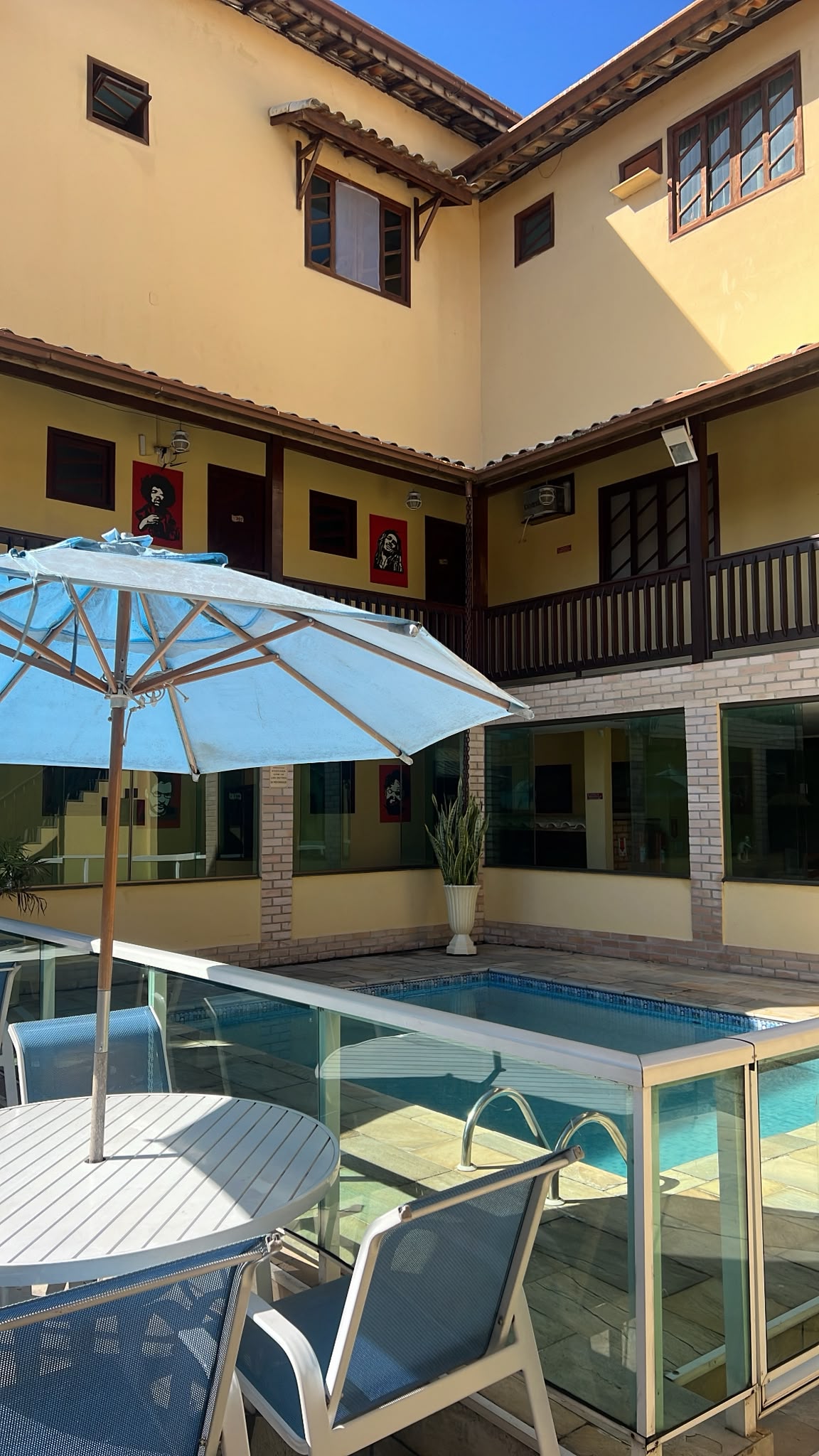 Piscina e área externa da Pousada Remanso